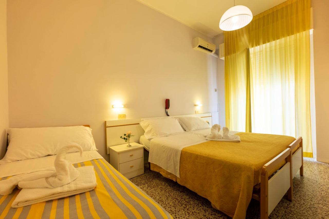 Hotel Giumer Rimini Exterior photo