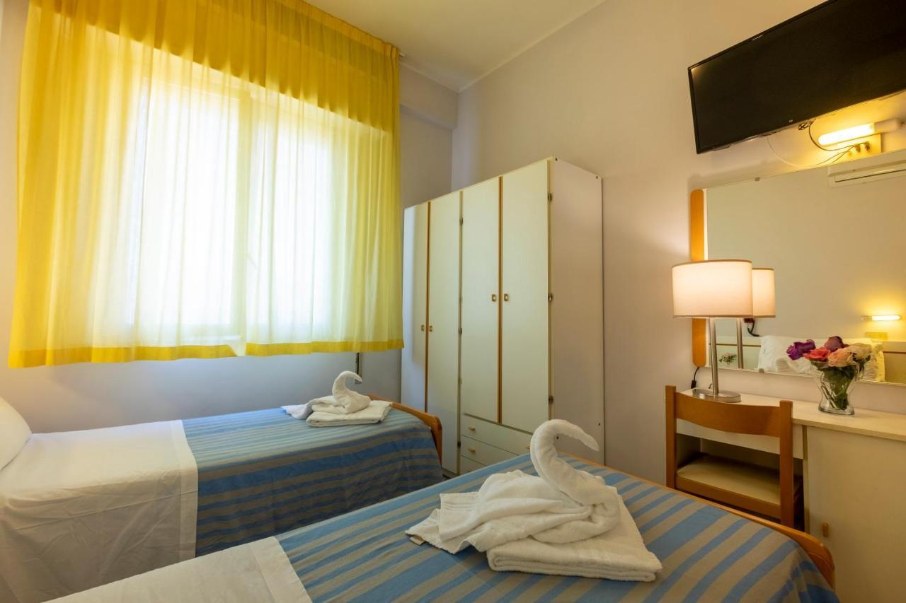 Hotel Giumer Rimini Exterior photo