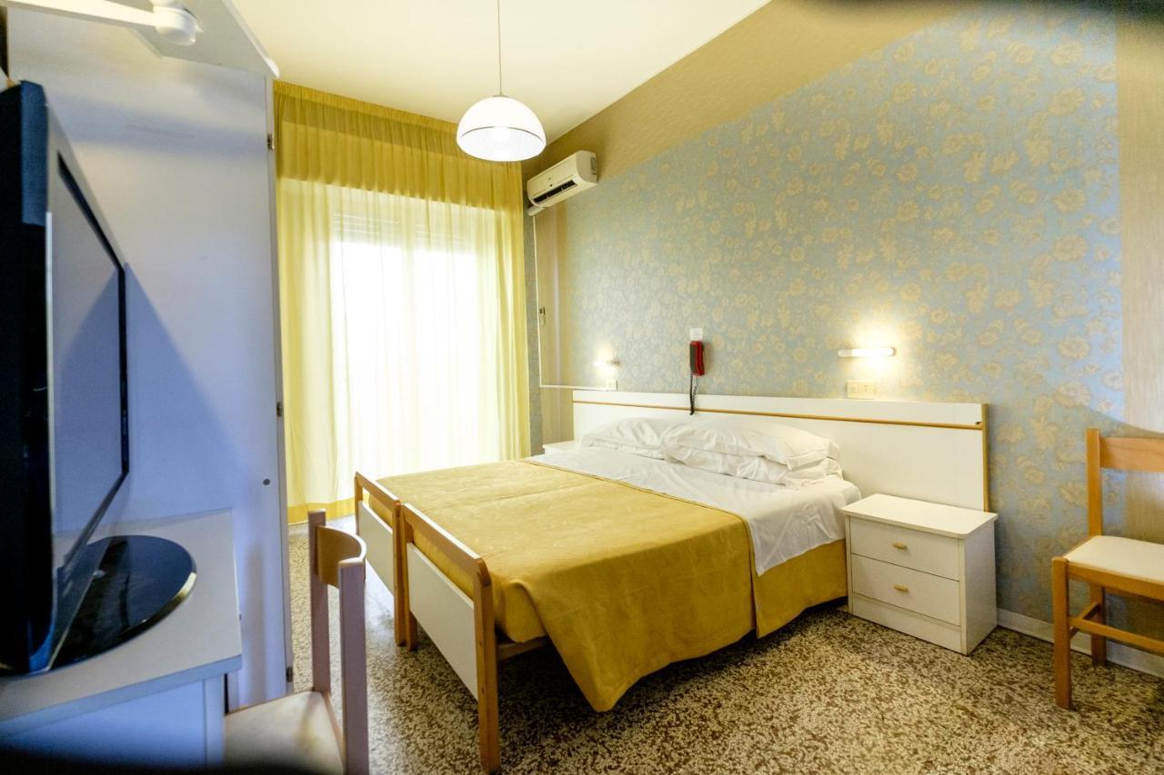 Hotel Giumer Rimini Exterior photo