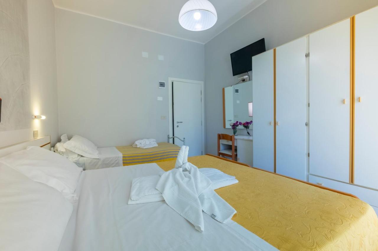 Hotel Giumer Rimini Exterior photo