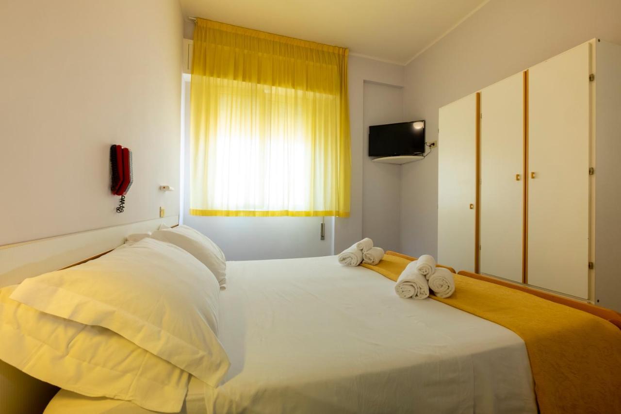 Hotel Giumer Rimini Exterior photo