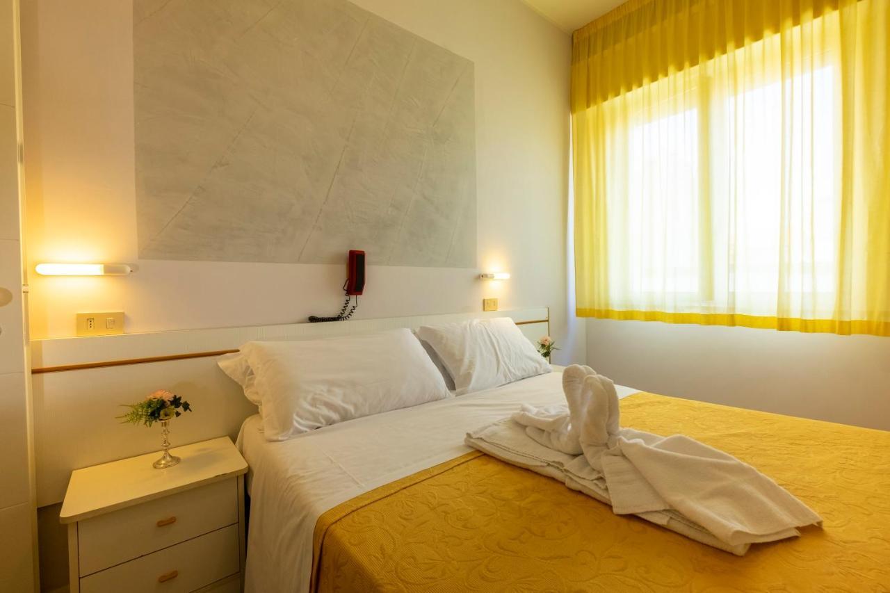 Hotel Giumer Rimini Exterior photo