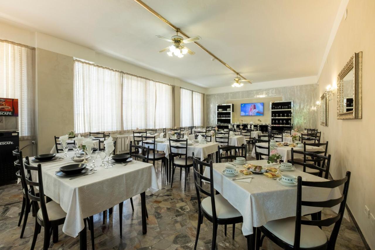 Hotel Giumer Rimini Exterior photo
