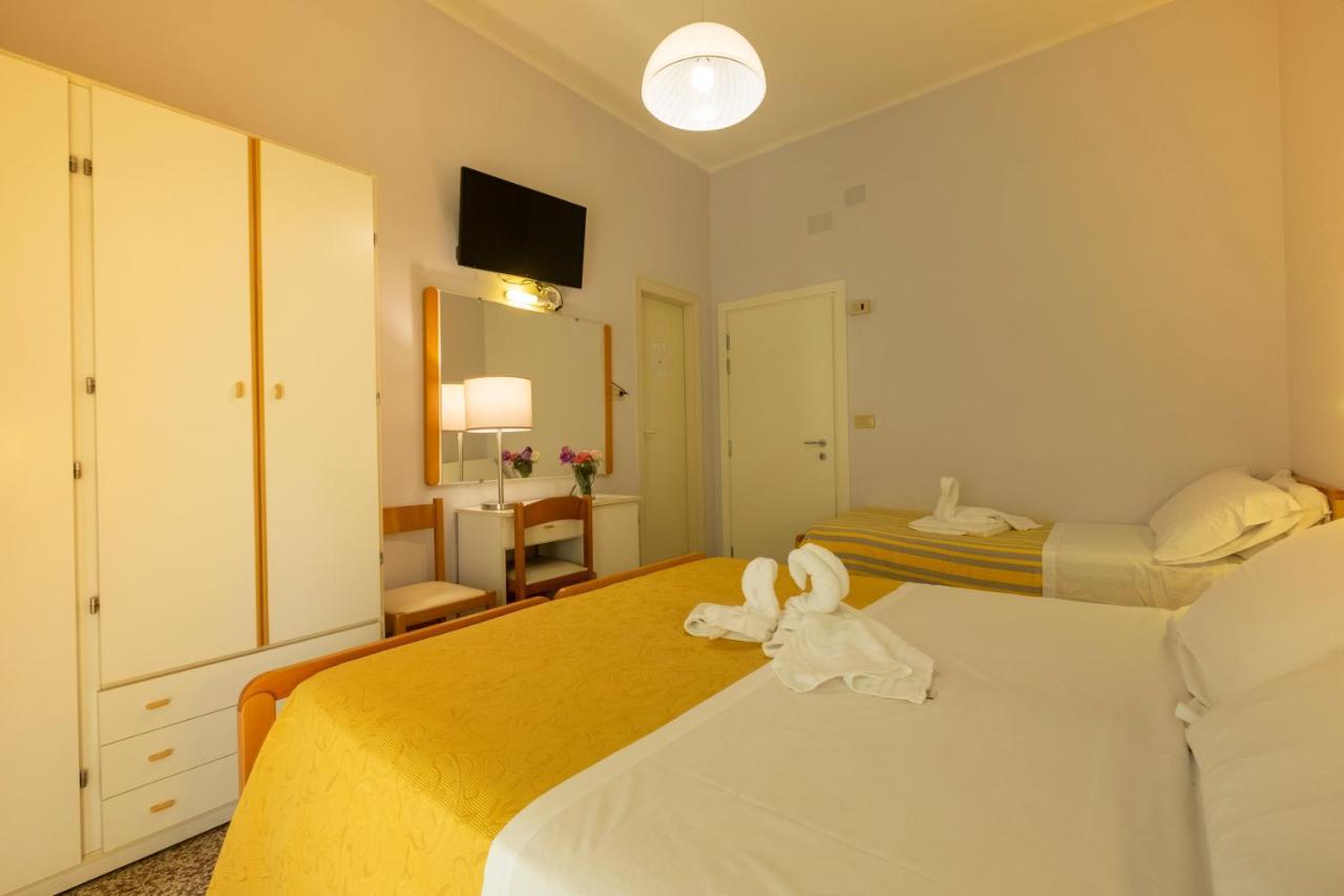 Hotel Giumer Rimini Exterior photo