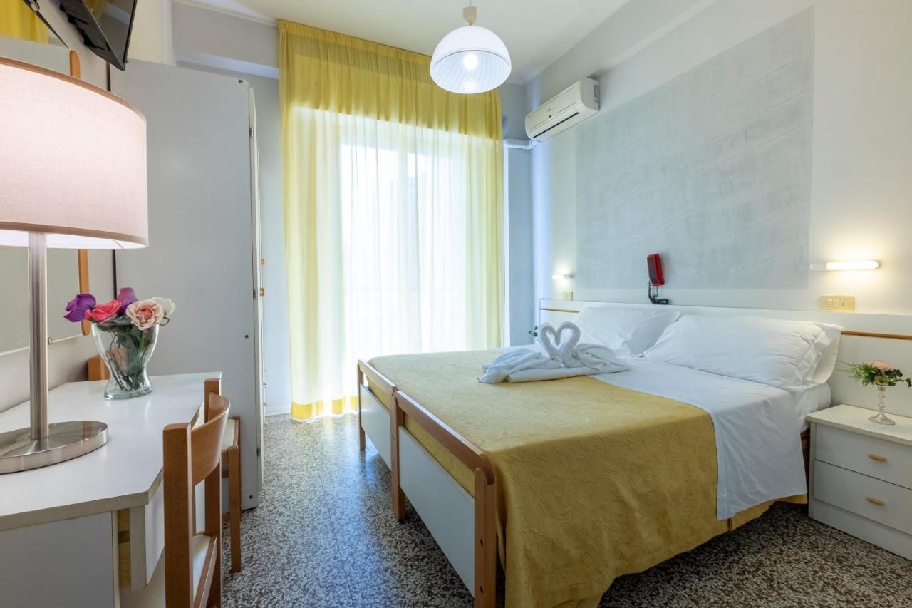 Hotel Giumer Rimini Exterior photo