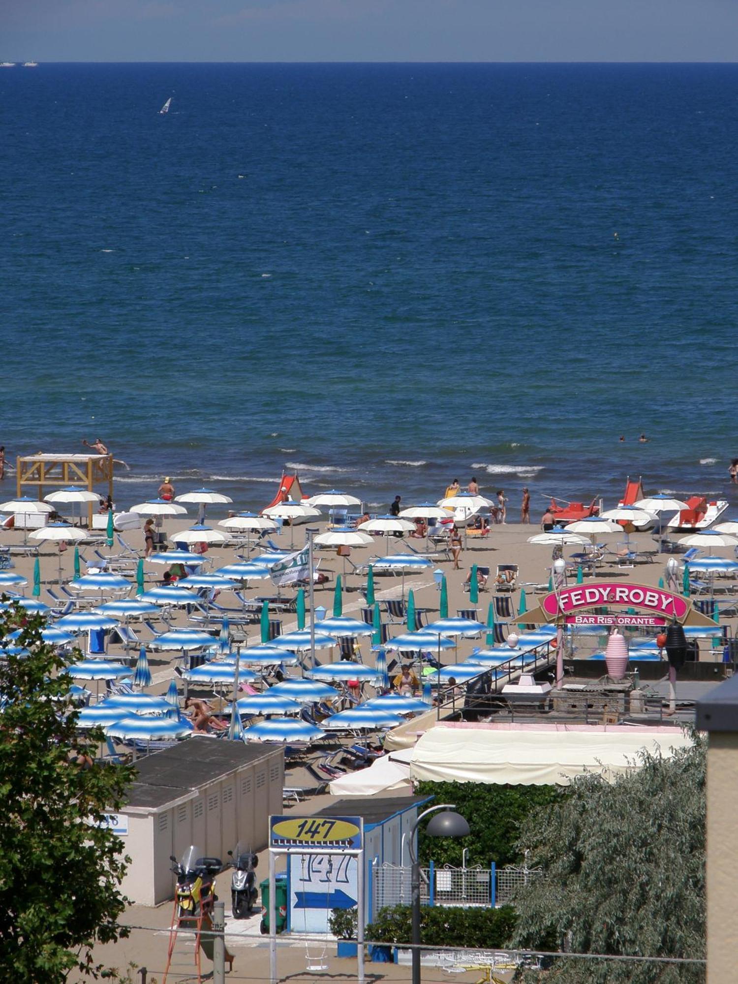 Hotel Giumer Rimini Exterior photo
